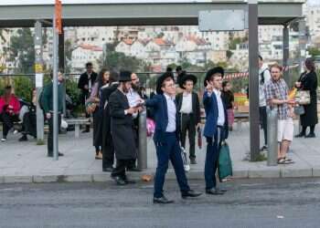 במקום להפסיק להתקוטט, שני הצדדים במו"מ ניסו לרתום את הפיגוע להוכחת צדקתם