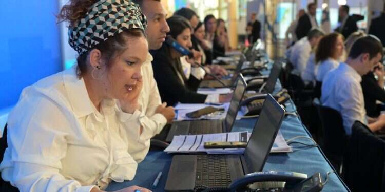 משלט ועדת הבחירות לכנסת. צילום: שלומי אמסלם כל עדכוני הבחירות: ראשי המפלגות יצאו להצביע