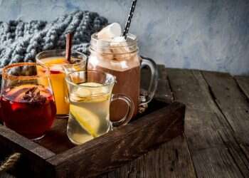 גשום וקר בחוץ: 5 מתכונים ביתיים לקוקטייל חם