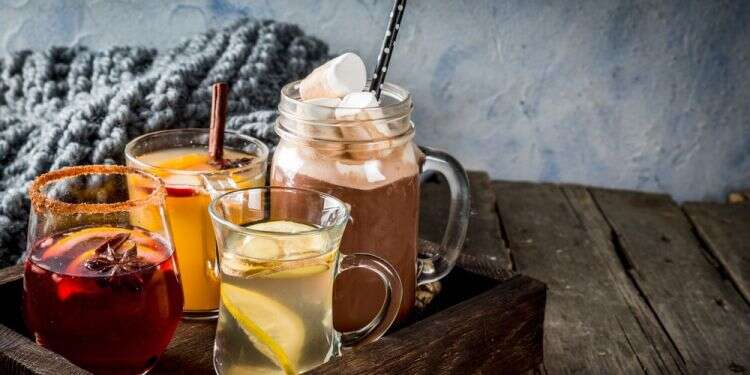 גשום וקר בחוץ: 5 מתכונים ביתיים לקוקטייל חם