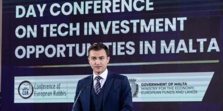 שר הכלכלה המלטיזי  סלביו צ'מברי. צילום: אלי איטקין שר הכלכלה של מלטה: מעוניינים לקדם קשרים עם ישראל