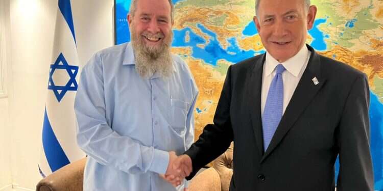 נתניהו ומעוז אחרי חתימת ההסכם. צילום: דוברות הליכוד אבי מעוז