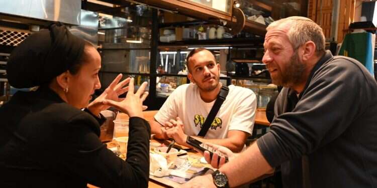 צילום: יוסי אלוני חוגגים מונדיאל: "מגיע למסי לקחת. כולם עוקצים אותו על זה"