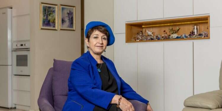 "אבא אף פעם לא אמר 'אל תלכו לצבא'": בתו הדתית־לאומית של הרב עובדיה יוסף יוצאת לאור