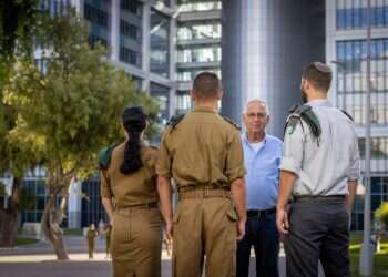 מימין לשמאל: רס המסלול היוקרתי בצה"ל שמגייס את טובי המוחות לשדה הקרב החשאי