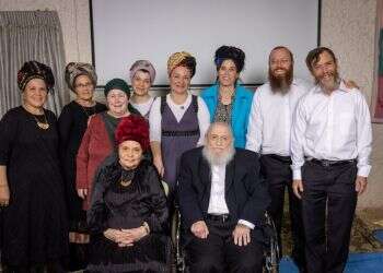 הרב והרבנית דרוקמן וילדיהם. צילום: אריק סולטן הדרמות, מאבקי הכוחות וההפתעות: החדר הצדדי של המו״מ הקואליציוני