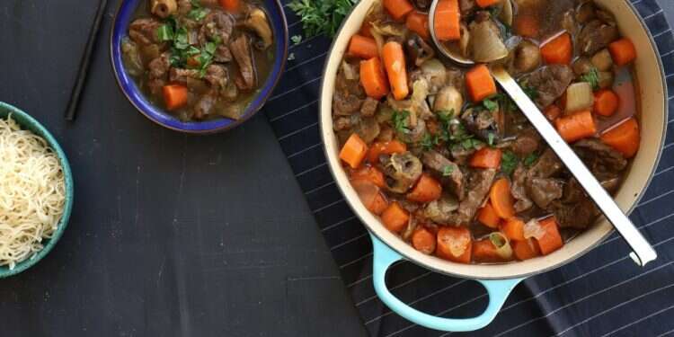 מרק בשר. צילום: אפרת ליכטנשטט