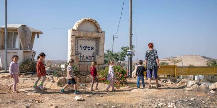 היישוב אביגיל בדרום הר חברון. צילום: יוסי אלוני אחרי הסכם בן-גביר – נתניהו: הפלסטינים במאמץ למנוע את הסדרת ההתיישבות הצעירה