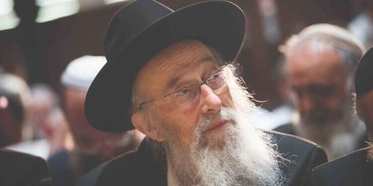 הרב צבי טאו. צילום: יונתן זינדל, פלאש90 האם יש קשר בין מאבקיו הציבוריים של הרב טאו לתלונות נגדו?