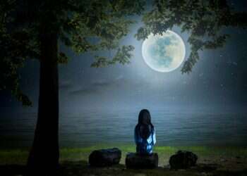 חושך ירח ים ילדה בדידות