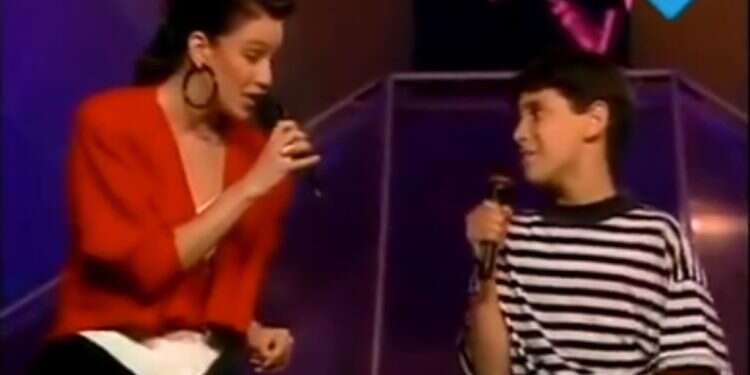 גילי וגלית באירוויזיון, 1989. צילום מסך מתוך האירוויזיון "יצרה דברים מרשימים יותר מ'דרך המלך'": חבריה ומשפחתה של גלית בורג נפרדו