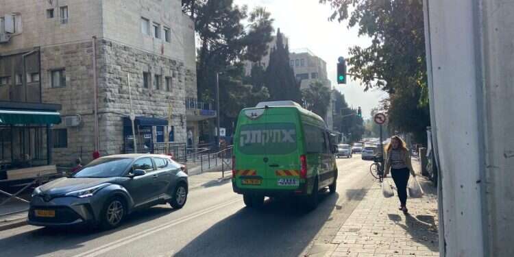 תיק תק בירושלים. צילום: ישי הולנדר "באבל" ו-"תיק-תק" הירושלמי ייסגרו בקרוב: למה הניסוי נכשל?
