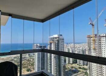 סגירת מרפסת לחורף עם זכוכית – הפתרון האולטימטיבי