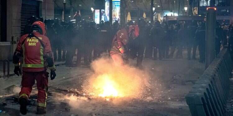 אימאם בצרפת: "אלימות המוסלמים בפריז היא הרבה מעבר לכדורגל"