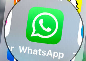 ווטסאפ. צילום: DENIS CHARLET / AFP קיללה בקבוצת הווטסאפ ותשלם אלפי שקלים