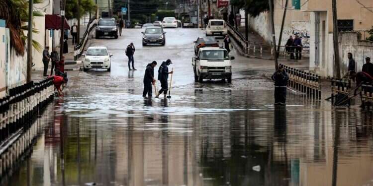 הצפות ברצועת עזה, בנובמבר 2022. צילום: AFP גשם, הצפות ושיטפונות ברצועת עזה: "ישראל אשמה" | צפו בתיעוד