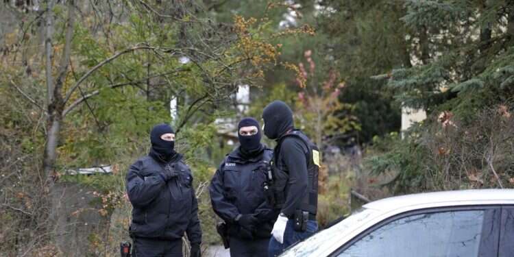 כמו לפני 100 שנה: עשרות נעצרו בגרמניה בחשד שתכננו לבצע הפיכה