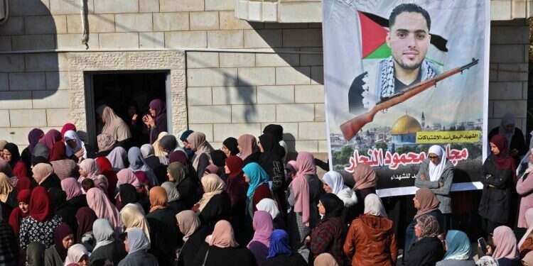 בני משפחתו ואנשי פת באותו ראיון: אבו־מאזן מוכן לעבוד עם נתניהו ובמקביל תומך במאבק צבאי מול ישראל