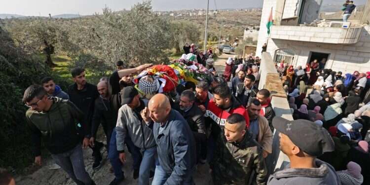 "מות קדושים": ברשתות החברתיות משווים את המחבל מסילוואד לצלף שהרג 10 ישראלים