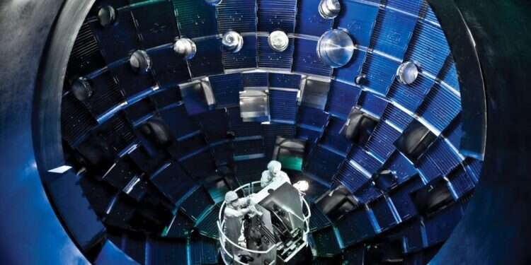 מעבדת ליברמור. צילום: AFP פריצת הדרך המדעית: מה זה היתוך גרעיני וכיצד הוא יכול לשנות את העולם?