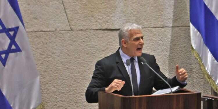 יאיר לפיד. צילום: AFP חוק דרעי ופסקת ההתגברות: באופוזיציה מסרבים להידברות, הקואליציה מחדשת את החקיקה