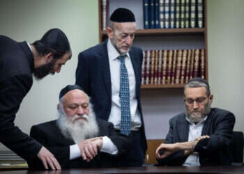 ח"כ משה גפני ויצחק גולדקנופף. צילום: יונתן זינדל/פלאש90