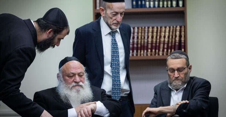 ח ח"כ משה גפני ויצחק גולדקנופף. צילום: יונתן זינדל/פלאש90