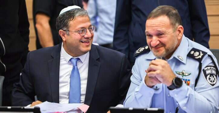 המפכ הם אומרים "דמוקרטיה" ומתכוונים "בסוף כולם יחשבו כמוני אז אחליט בשבילם"