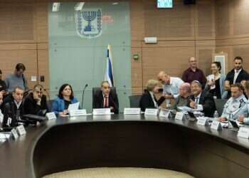 חשף מידע מסווג? המשטרה דורשת לצנזר קטע מדברי השר בר לב בוועדה בכנסת