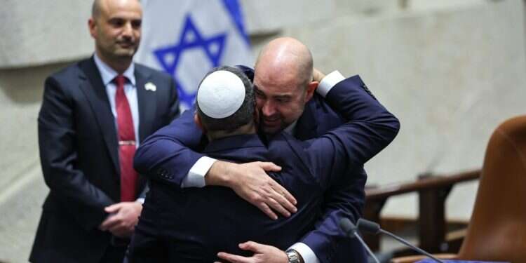 בהתנהלות מול חברי הליכוד, נתניהו הפגין עוצמה שנעדרה מהמו"מ עם השותפות