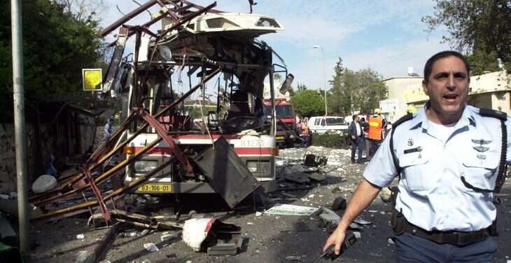 הפיגוע בקו 37 במרץ 2003 בחיפה. צילום: רונן לידור פלאש90 יום לפני שחרור המחבל: המשפחות השכולות דורשות להשאירו במאסר