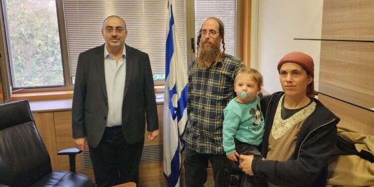 אחיו ואמו של אברהם ירד עם ח משפחות העצורים המנהליים דרשו מהח"כים: "בטלו את מדיניות שר הביטחון"