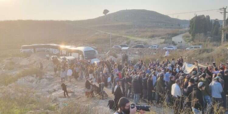"לבטל את העוול ההיסטורי": בחומש הכניסו ספר תורה וקראו להסדרת היישוב