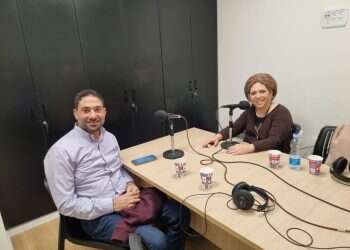 גבר שאיבד את אשתו מתמודד עם מציאות חדשה כאובה ומאתגרת