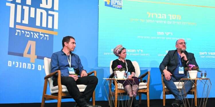 "לחשוב פחות על האיום של הסמארטפונים ויותר על אקלים דיגיטלי בריא"