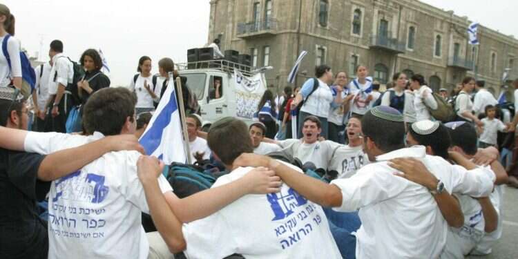 בני הציונות הדתית ביום ירושלים, ארכיון. צילום: מירי צחי מול הקולות שאומרים שהציונות הדתית כבר לא קיימת, הקמנו את הבית שלה