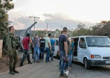 תופעה מדאיגה באוטובוסים בשומרון: פועלים פלסטינים מתגרים בנערים ונערות יהודים