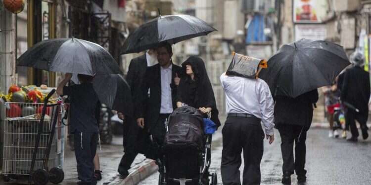 הגשם חוזר ואיתו יורדות המעלות: תחזית מזג האוויר