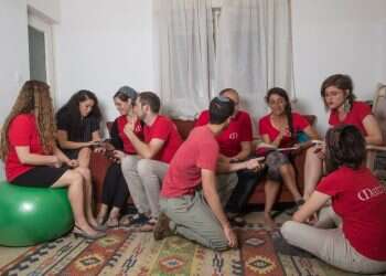 מפגש שידוכים של  חברים?! אז למה אתם לא עושים משהו כדי שגם אני אתחתן?