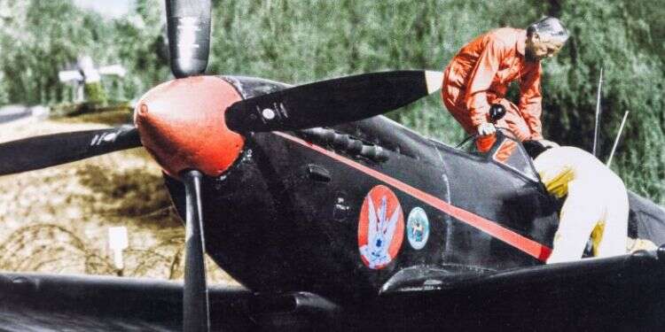 הטייס דני שפירא. צילום רפרודוקציה: יוסי אלוני "בכל הטייסות עושים מה שצ'אק ייגר עשה, אבל איש אינו עושה מה שדני שפירא עשה"