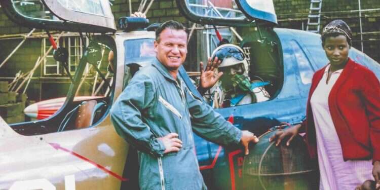 הטייס דני שפירא עם שליט אוגנדה אידי אמין, 1972. צילום רפרודוקציה: יוסי אלוני