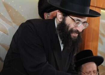 בבתי כנסת החרדיים יש מסכי התרמה אינטרנטיים, עכשיו יש גם מי שנלחם בהם