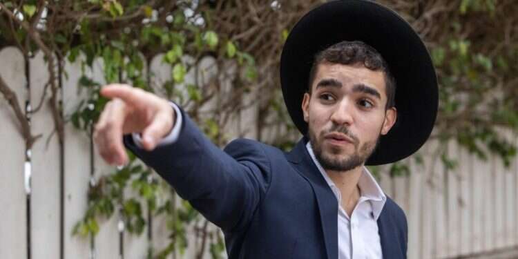 אליהו. צילום: יוסי אלוני "בנט משועמם. הוא מוזמן לבוא אלינו לכולל לתבוע אותנו אם הוא רוצה"