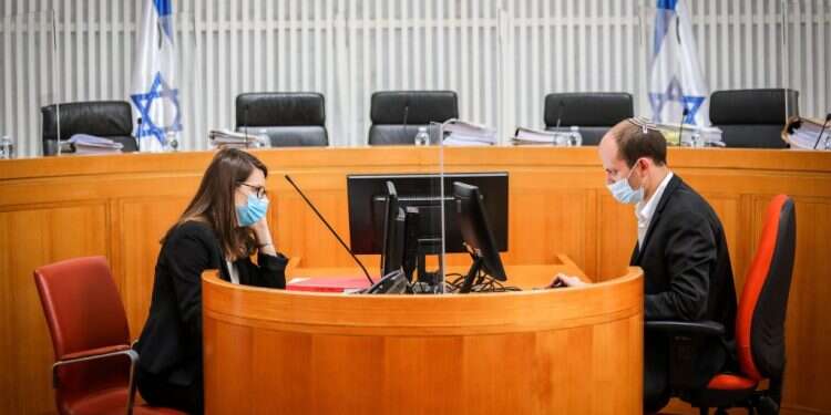 העתקת פסקי דין וחתימה על פשקוויל: מאות תלונות נגד שופטים