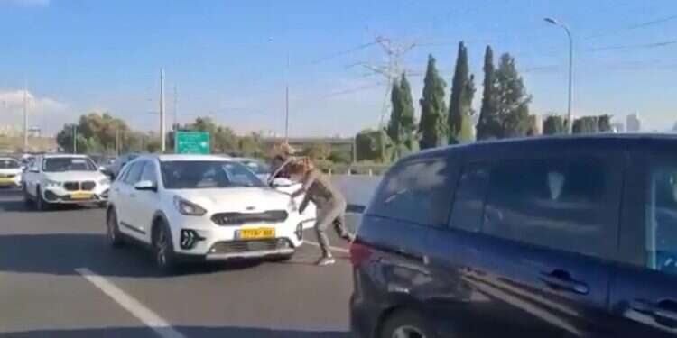 ניקוב הצמיגים בכביש 431. צילום: סופיאן זחאלקה