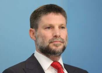 בצלאל סמוטריץ'. צילום: EPA הגשם סוף סוף חוזר | שיא חום של 60 שנה: למה קיבלנו קיץ באמצע החורף?