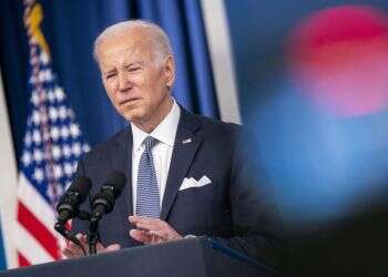 במטוס מואפל וברכבת לילית: המסע הסודי של ביידן לאוקראינה