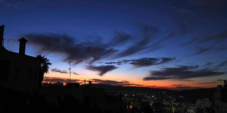 קרדיט: AFP תחזית מזג האוויר: הטמפרטורות יורדות אבל הגשמים עדיין לא מגיעים