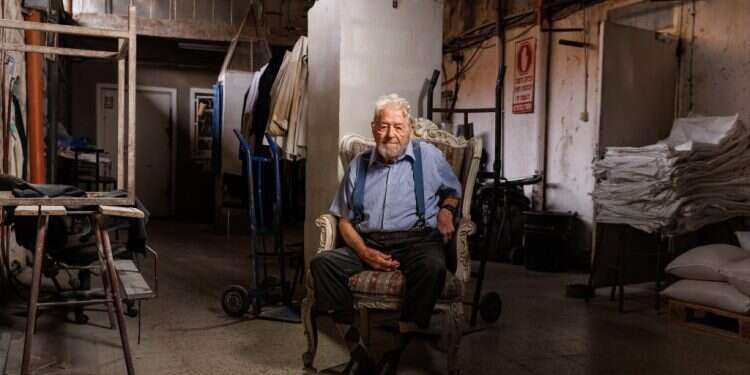 אלישע שור. צילום: ברוך גרינברג "היינו משפחה עשירה בזמנו, אבל כשאכלנו ביצה חילקנו אותה בין ארבעה אחים"