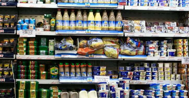 בשורה לצרכנים: שר האוצר חתם על צו המבטל את המכס על מגוון מוצרי גבינות